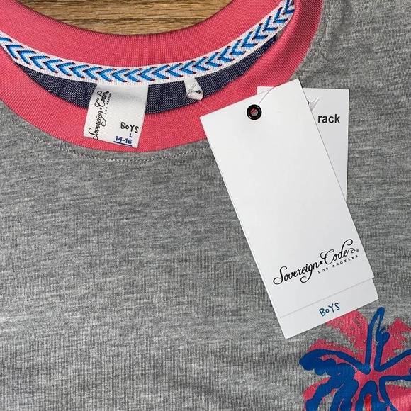 NWT Sovereign Code Boys Badge Palm Print T-Shirt (Size M & L) - Picture 7 of 11